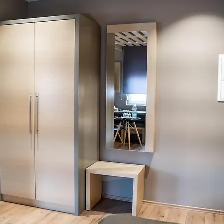 Zum Gruenen Baum Frankfurt Airport קלסטרבאך