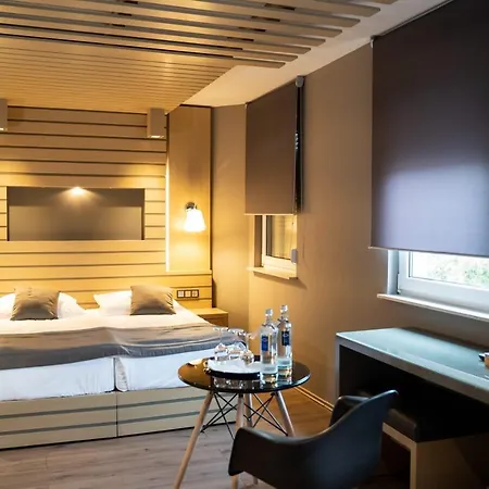 Zum Gruenen Baum Frankfurt Airport Guest house Kelsterbach