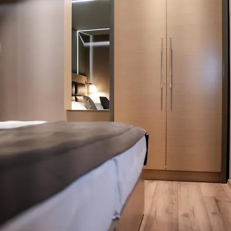 Zum Gruenen Baum Frankfurt Airport בית הארחה קלסטרבאך