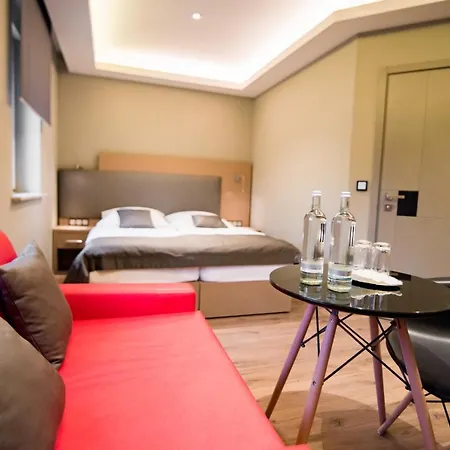 Zum Gruenen Baum Frankfurt Airport Guest house 2*
