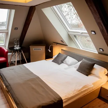 Zum Gruenen Baum Frankfurt Airport 3*