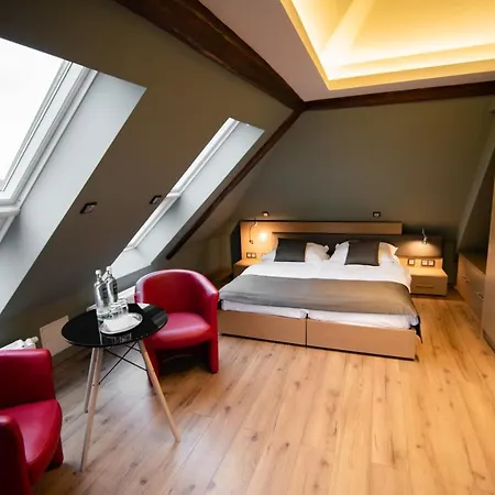 Zum Gruenen Baum Frankfurt Airport Guest house Kelsterbach