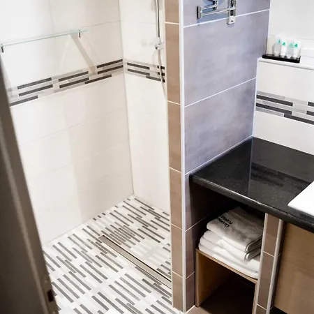 Zum Gruenen Baum Frankfurt Airport Guest house 3*