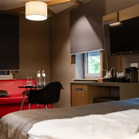 Zum Gruenen Baum Frankfurt Airport Guest house 3*