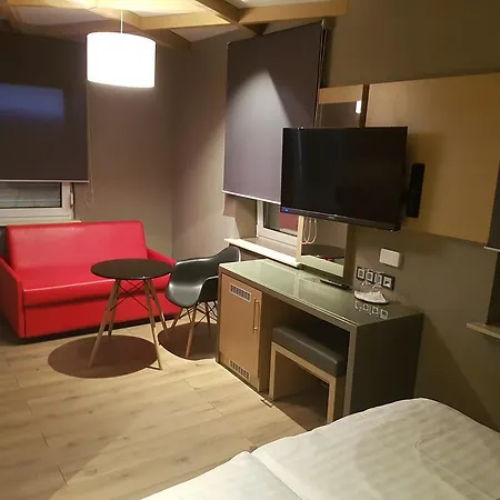 Zum Gruenen Baum Frankfurt Airport בית הארחה