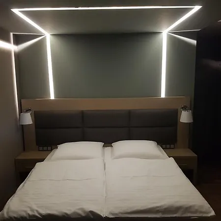 Zum Gruenen Baum Frankfurt Airport Guest house 2*