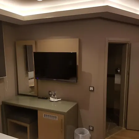 בית הארחה Zum Gruenen Baum Frankfurt Airport קלסטרבאך