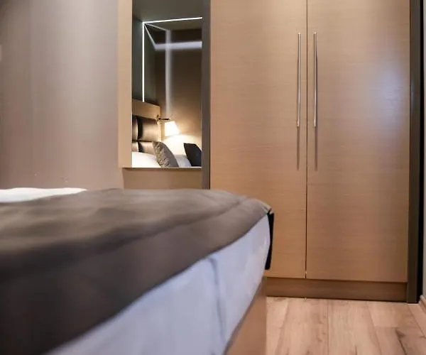 Zum Gruenen Baum Frankfurt Airport Casa de hóspedes Kelsterbach