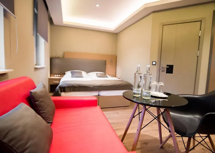 Zum Gruenen Baum Frankfurt Airport Casa de hóspedes 3*