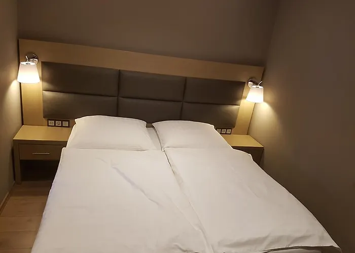 Zum Gruenen Baum Frankfurt Airport Casa de hóspedes Kelsterbach