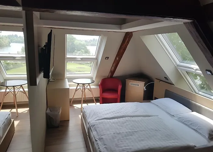 Zum Gruenen Baum Frankfurt Airport 3*