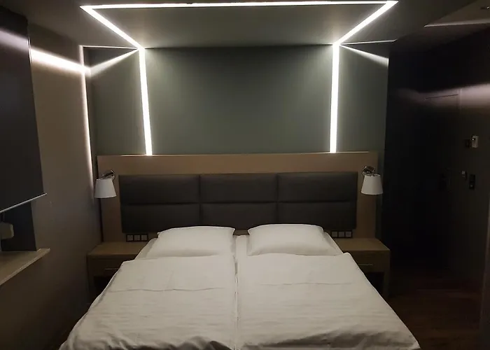 Zum Gruenen Baum Frankfurt Airport Casa de hóspedes 3*